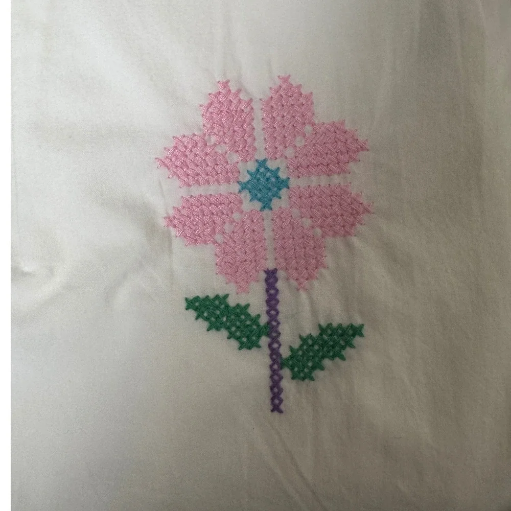 J. Marie Tessie Shorts Embroidered Cross-Stitch Floral Parrot Scallop Trim L NEW - Picture 11 of 14
